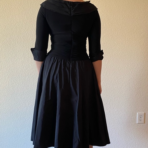 Women’s elegant formal dress size 8. - Picture 2 of 6